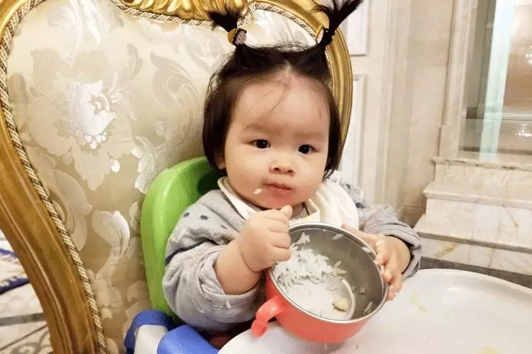 宝宝什么时辰起头刷牙？？？？？？若何让宝宝爱上刷牙？？？？？？2.webp.jpg